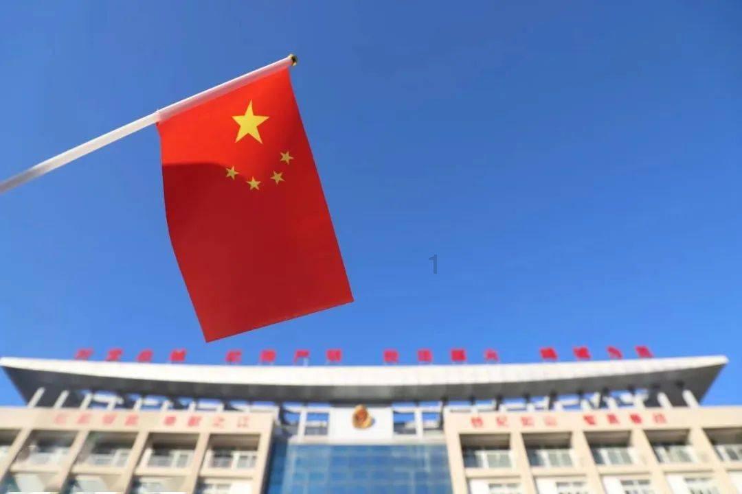 逃出昏暗的房子